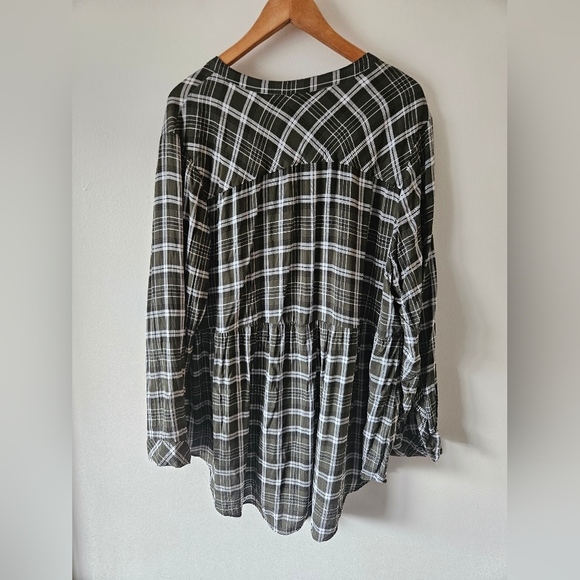 Torrid green and white plaid top - Picture 2 of 5
